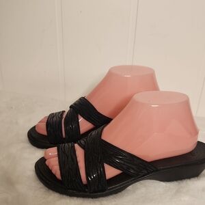 CROCS. black Animal Embossed Strappy Slip On Slight Heel Summer Sandals